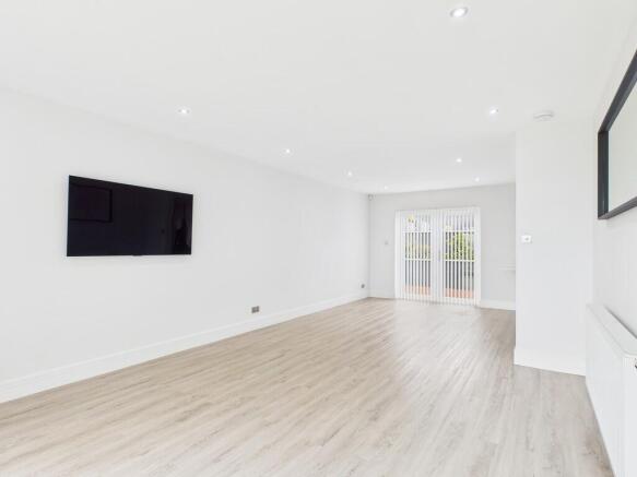 CAM05526G0-PR0028...