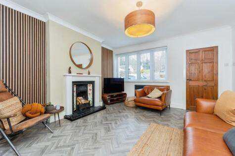 Roe Cross Green, Mottram, SK14