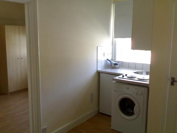85B HRd 1 Bed kitchen reception