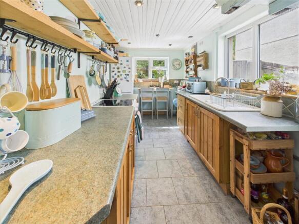 Kitchen/Breakfast Area