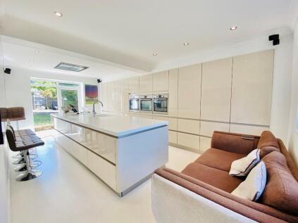 Linden Way, Southgate, N14