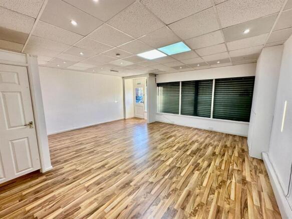 WhatsApp Image 2025-11-19 at 15.34.46_5bf56b4c.jpg