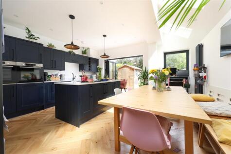 Longmead Avenue, Bristol