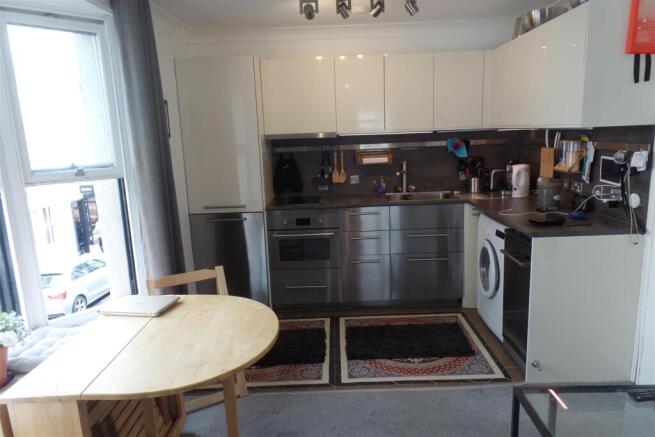 Kitchen1.JPG