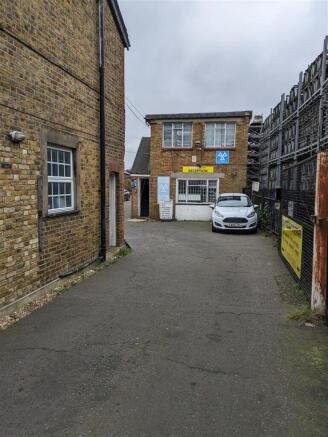 42 Feltham Road (4).jpg