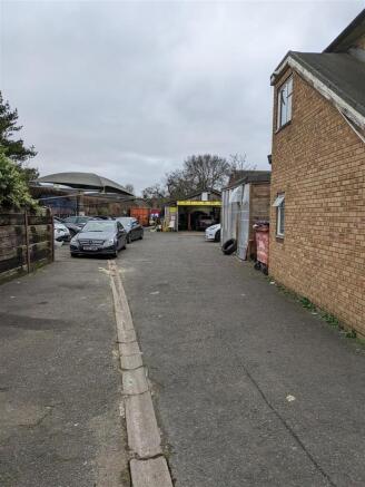 42 Feltham Road (5).jpg