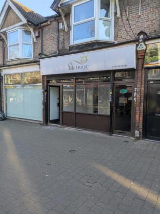 24 Vicarage Road (2).jpg