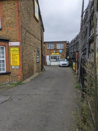 42 Feltham Road (3).jpg