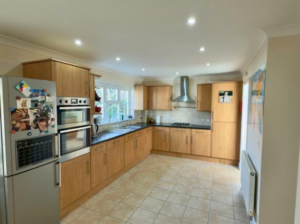 Kitchen 2.jpg