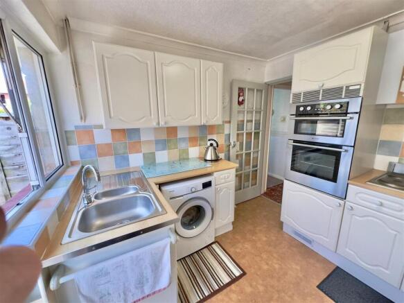 Kitchen 1.jpg