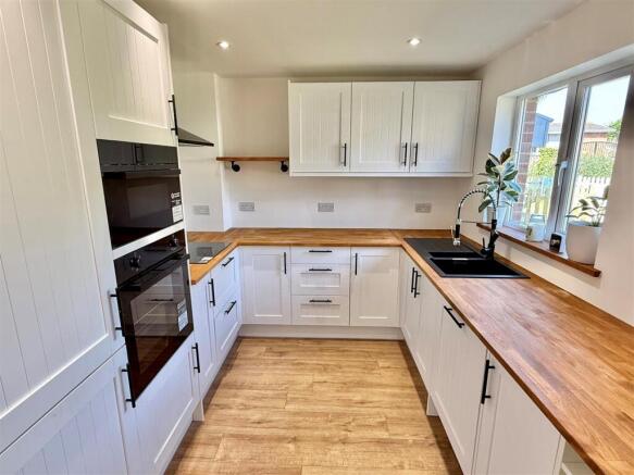Kitchen 1.jpg