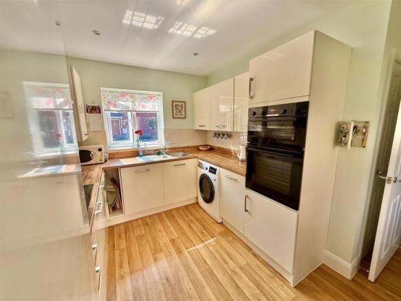 Kitchen 2.jpg