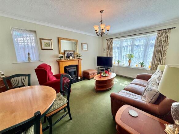 Living Room 1.jpg