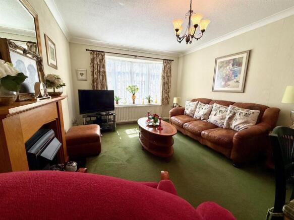 Living Room 2.jpg