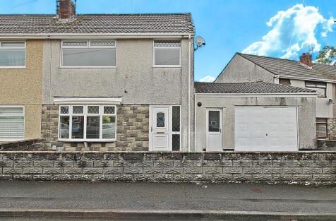 Heol Cawrdaf, Beddau, Pontypridd, Rhondda Cynon Taff. CF38 2SL