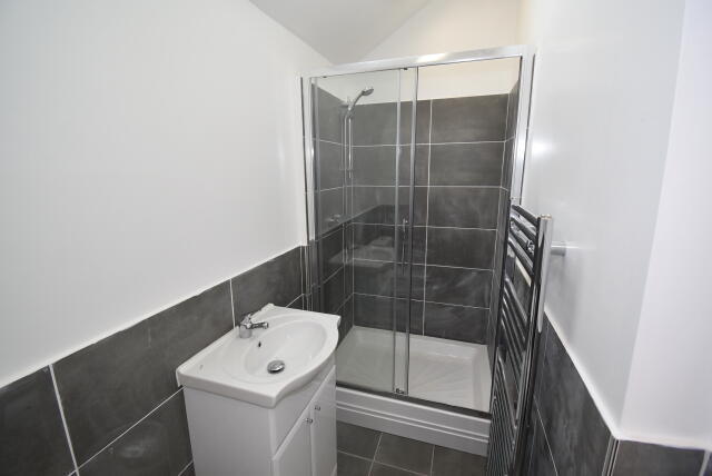 Room 1 Shower.JPG