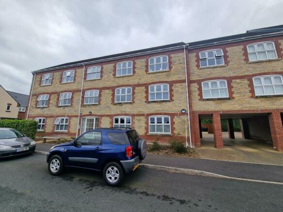 2 bedroom first floor flat