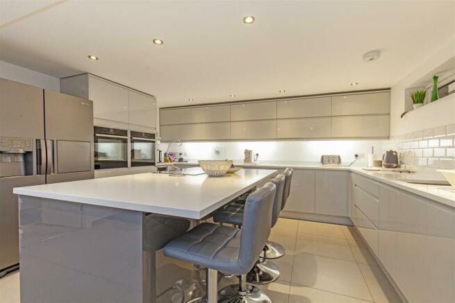 Impressive Ultra Modern Dining Kitchen