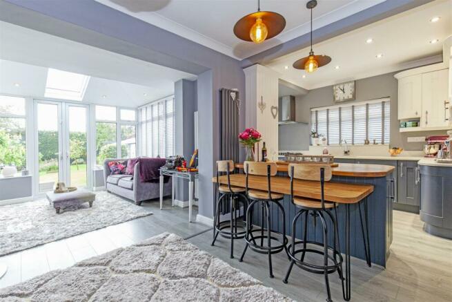 Stunning Open Plan Kitchen/ Diner/Garden Room