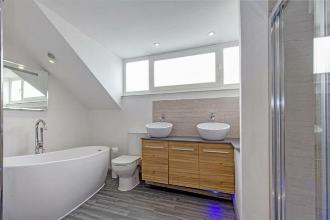 Exquisite En-Suite Bathroom