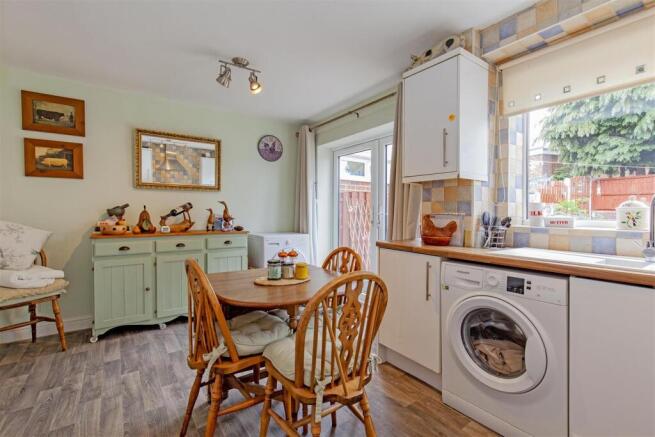 White Gloss Dining Kitchen