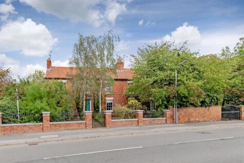 Main Street, Balderton, Newark