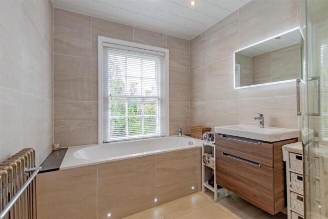 Exquisite Family Bathroom