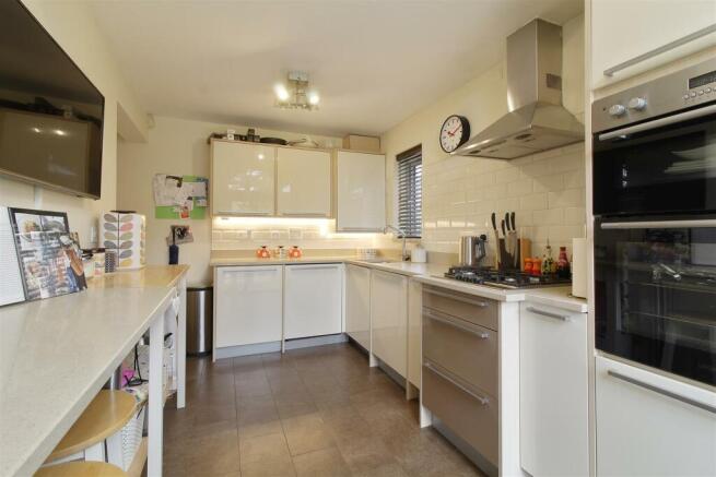 Impressive Breakfasting Kitchen