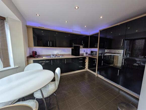 Kitchen/Breakfast Room