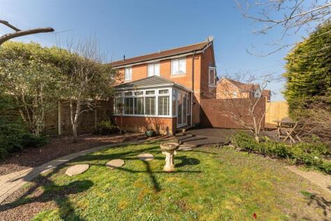 Aspen Park Road, Locking Castle - NO CHAIN