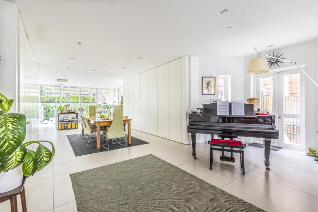 Six bedroom home to rent