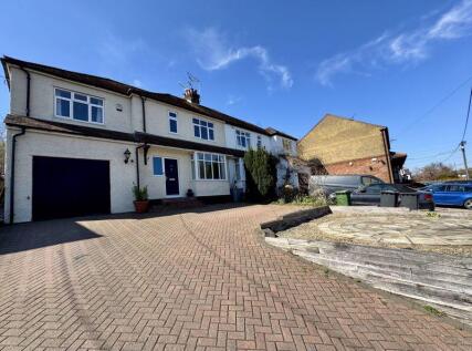 Wooburn Green - 4 Double Bedrooms 