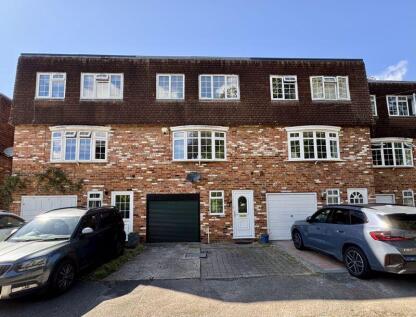 Fieldhead Gardens, Bourne End