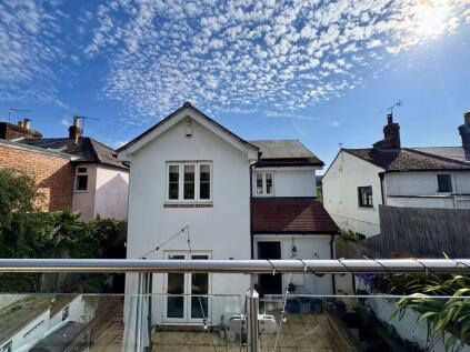 Wooburn Green - Close to Village Centre