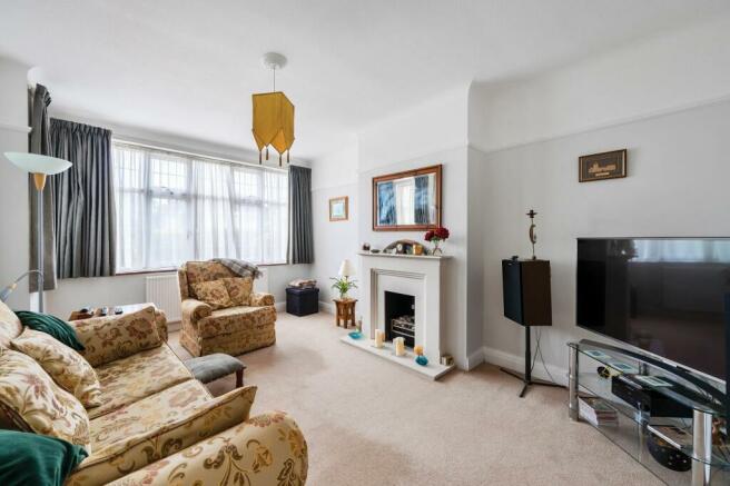 Lymington Gardens, Epsom - KT19 0LY