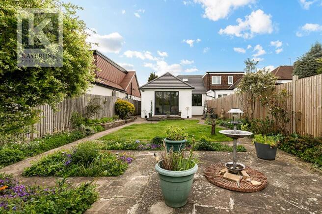 St. Clair Drive, Worcester Park - KT4 8UE