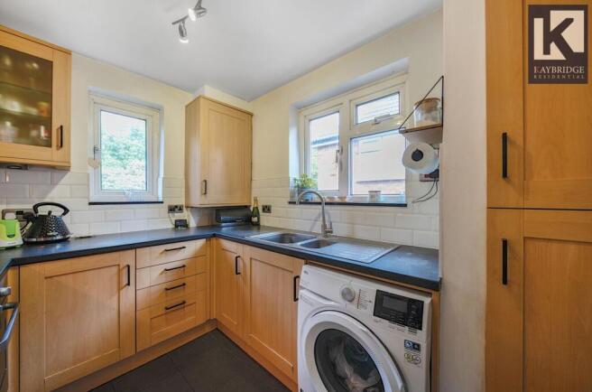 Ardrossan Gardens, KT4 7AZ