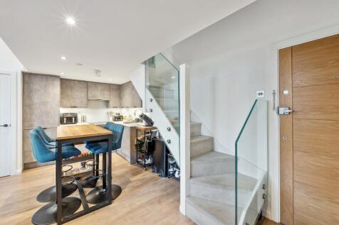 Kingston Road, Wimbledon Chase, London, SW20 8LX