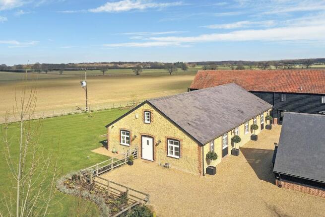 4 Bedroom Barn Conversion For Sale In Lodge Road Bicknacre Cm3