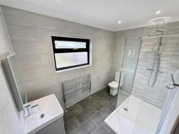 SHOWER ROOM