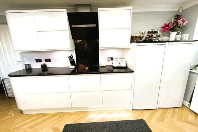6 - Kitchen edit