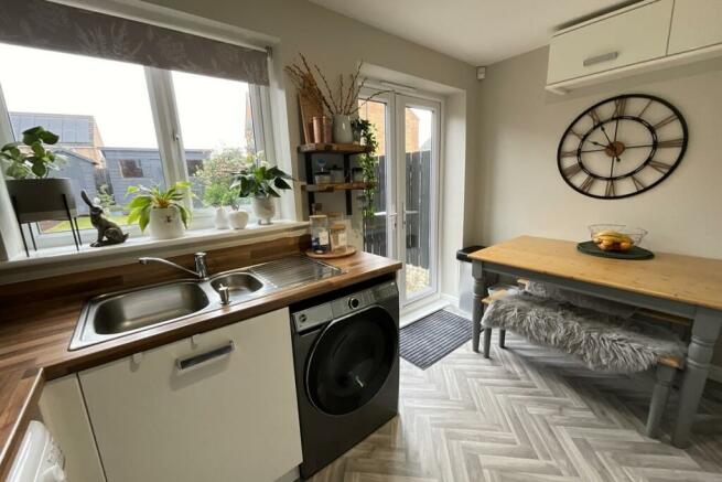 KITCHEN/DINING ROOM 