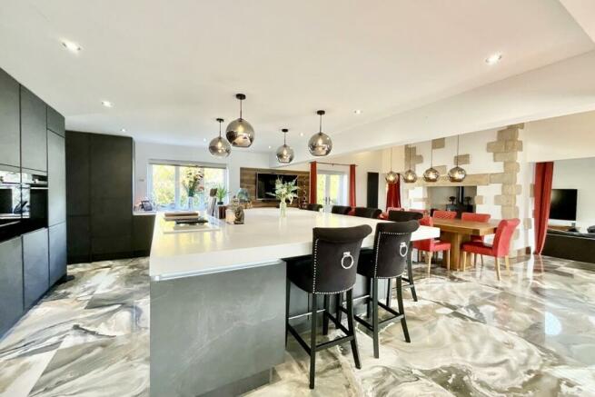 living/kitchen/dinin