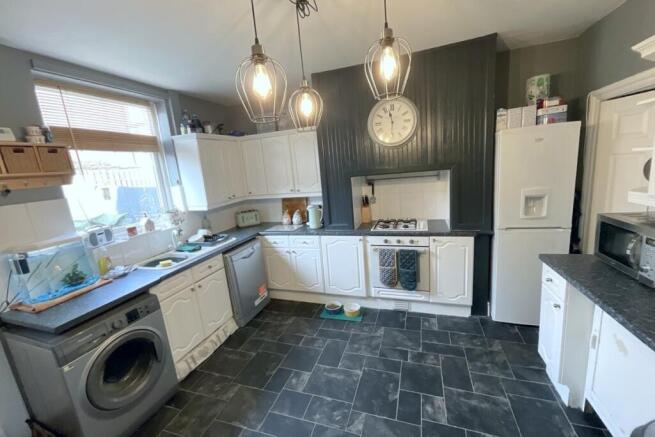 KITCHEN/DINING ROOM