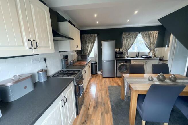 kitchen/dining room 