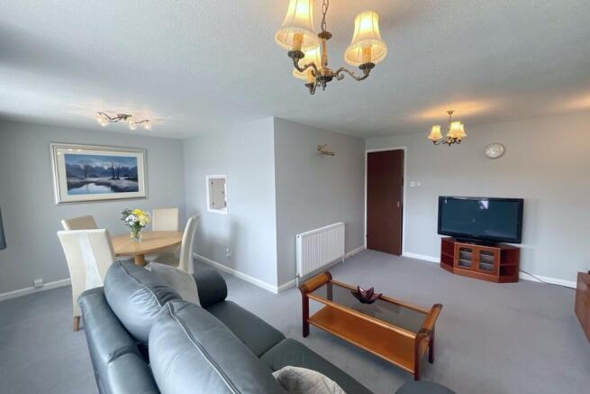 living room/diner