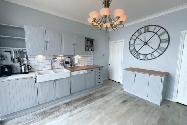 kitchen/dining room