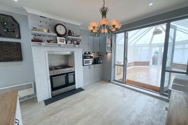 kitchen/dining room 