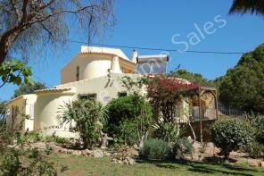 Photo of 3-bedroom villa on a large plot, Porches