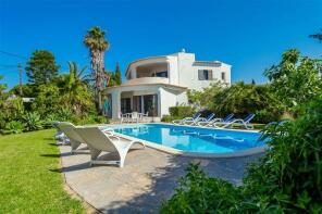 Photo of Large 3-bedroom villa, within walking distance to Centeanes beach